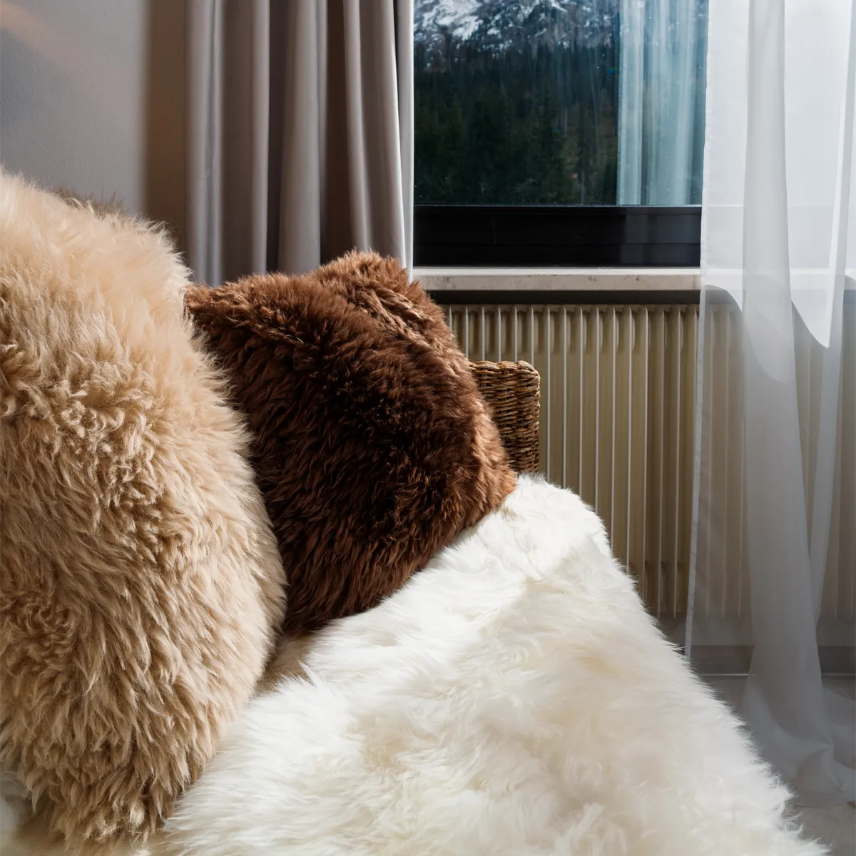 OLLENGO - LEATHER SHEARLING SHEEPSKIN CUSHION