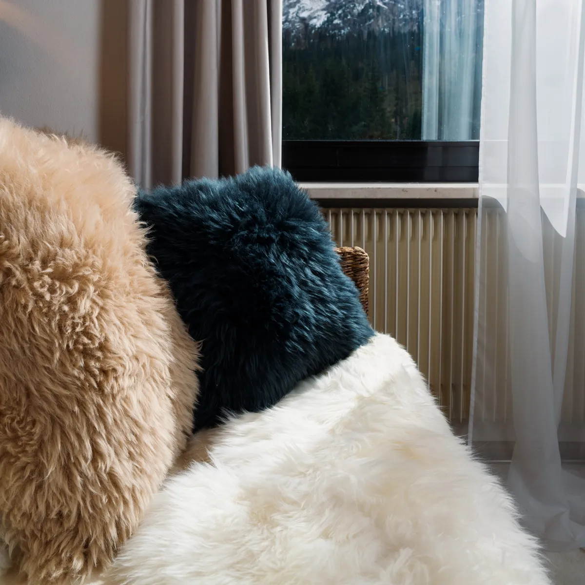 OLLENGO - DARK GREEN SHEARLING SHEEPSKIN CUSHION