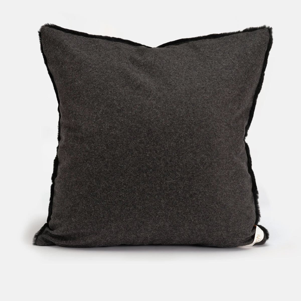 VOID - DARK CLASSIC SHEARLING CUSHION
