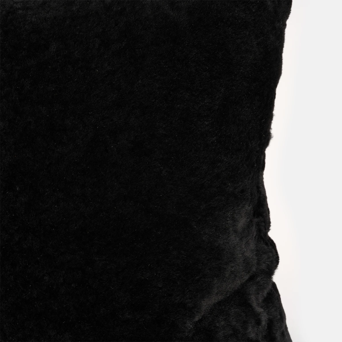 VOID - DARK CLASSIC SHEARLING CUSHION