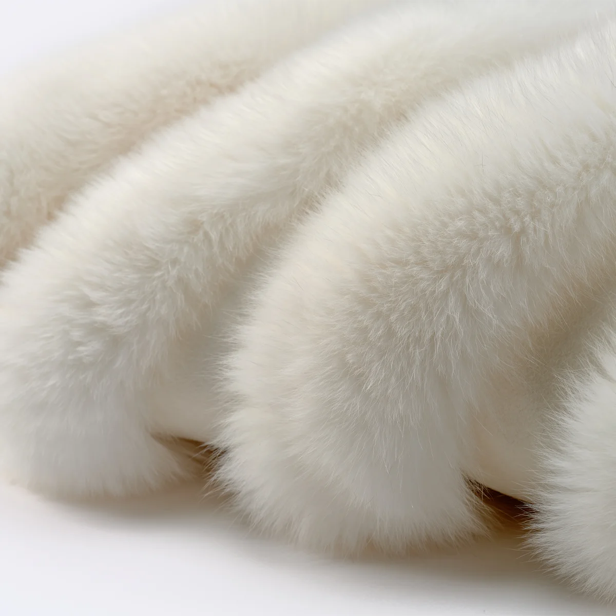 WHITE SHADOW - PURE WOOL AND FOX FUR BED RUNNER