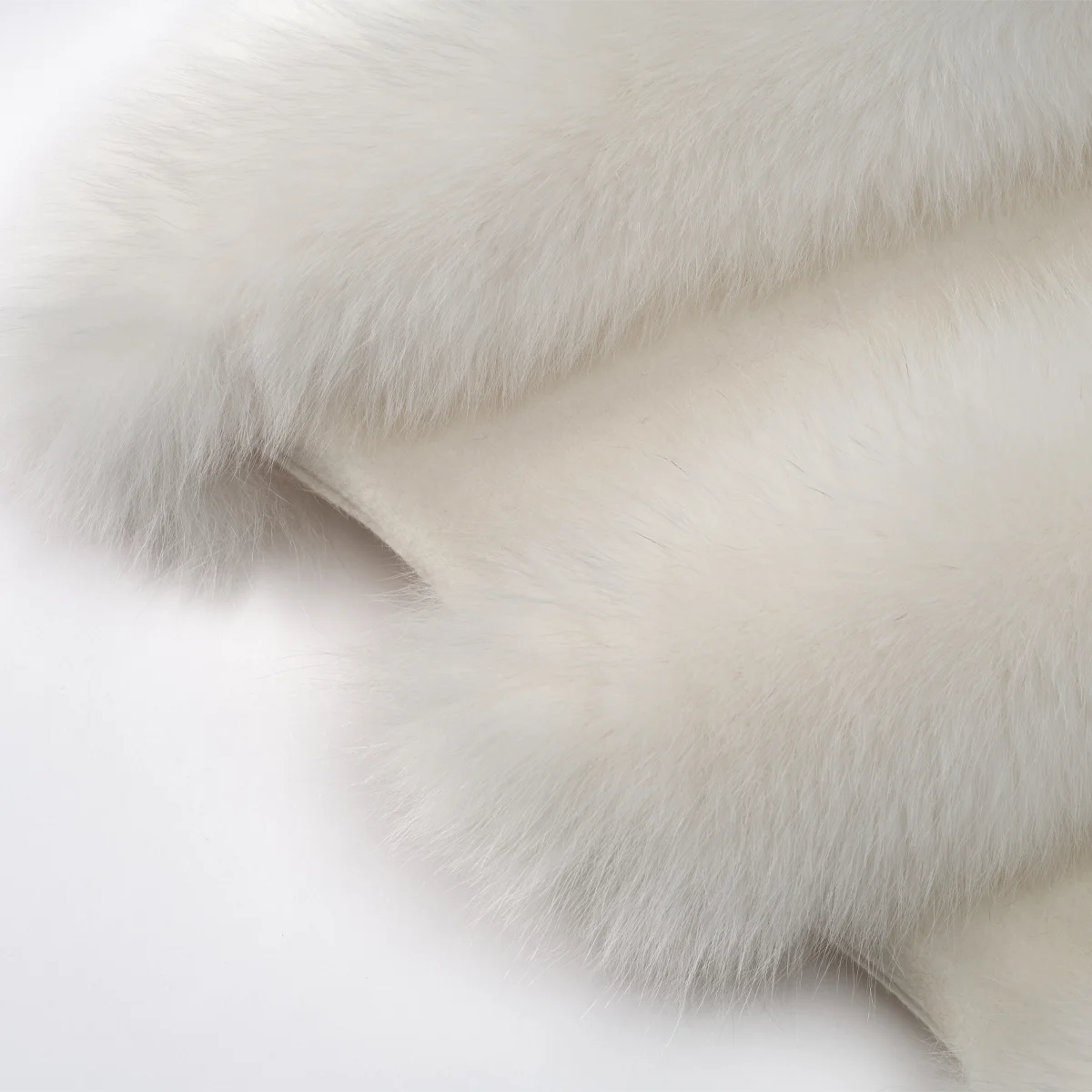 WHITE SHADOW - PURE WOOL AND FOX FUR BED RUNNER
