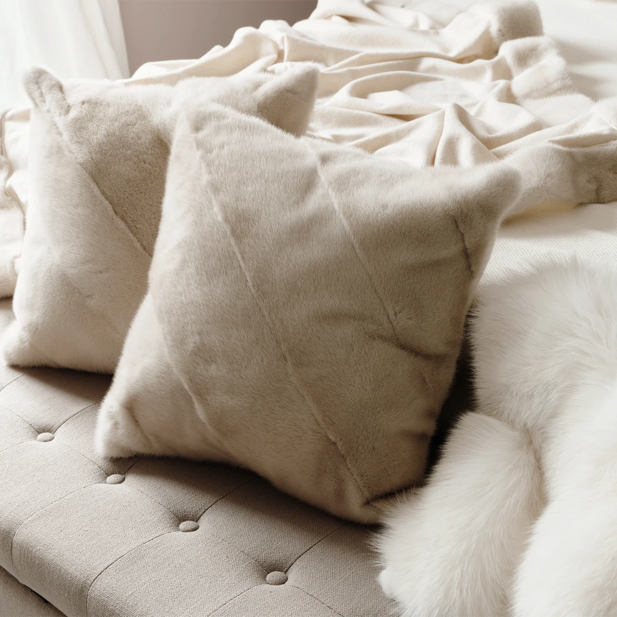BACK TO SIDE - NATURAL MINK CUSHION