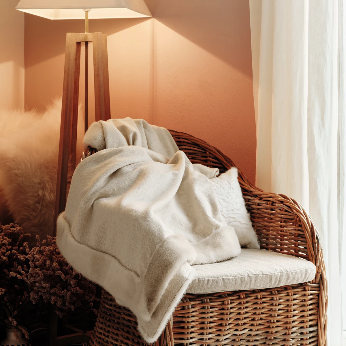 EMBRACE - PURE CASHMERE THROW BLANKET WITH MINK HEM