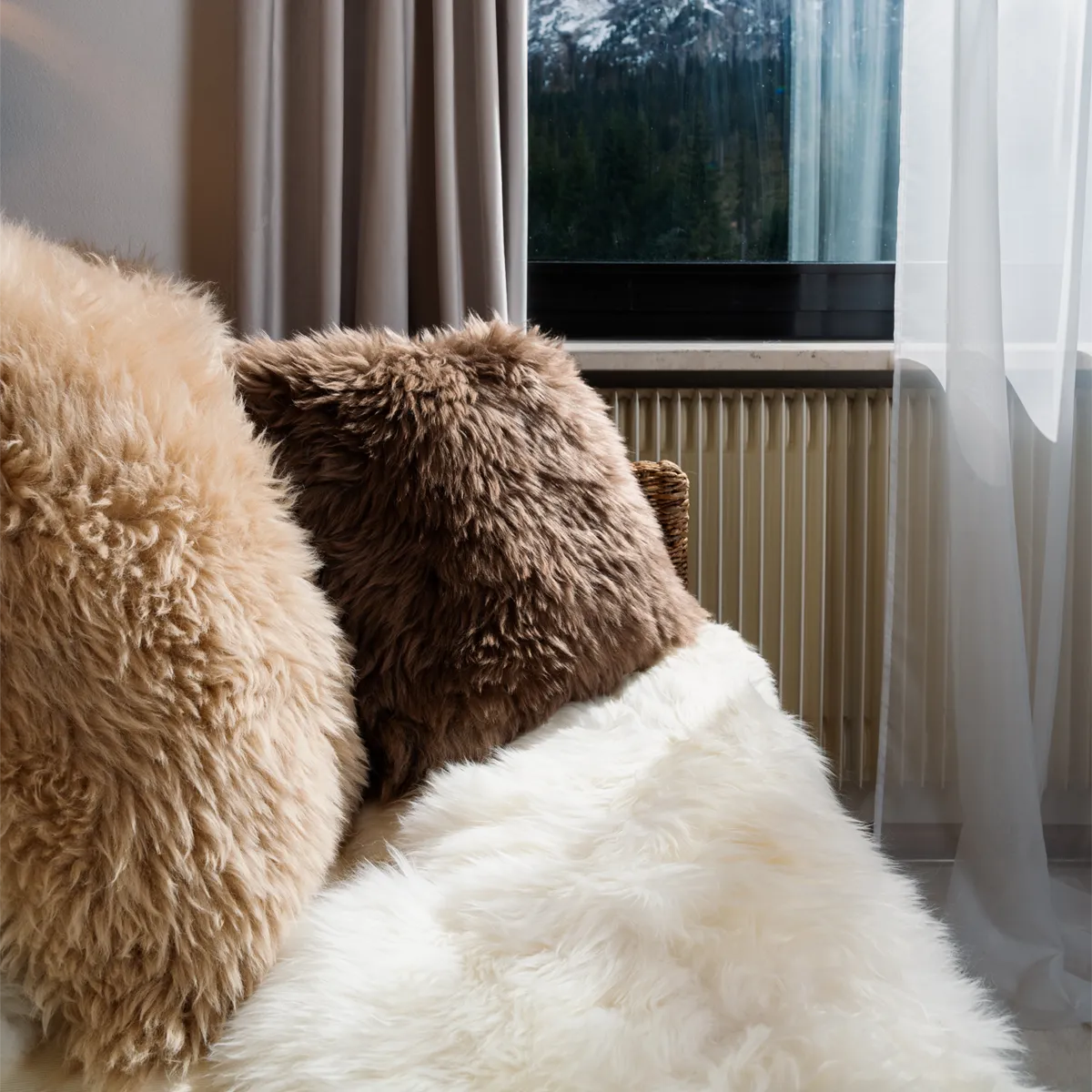 OLLENGO - BROWN STONE SHEARLING SHEEPSKIN CUSHION