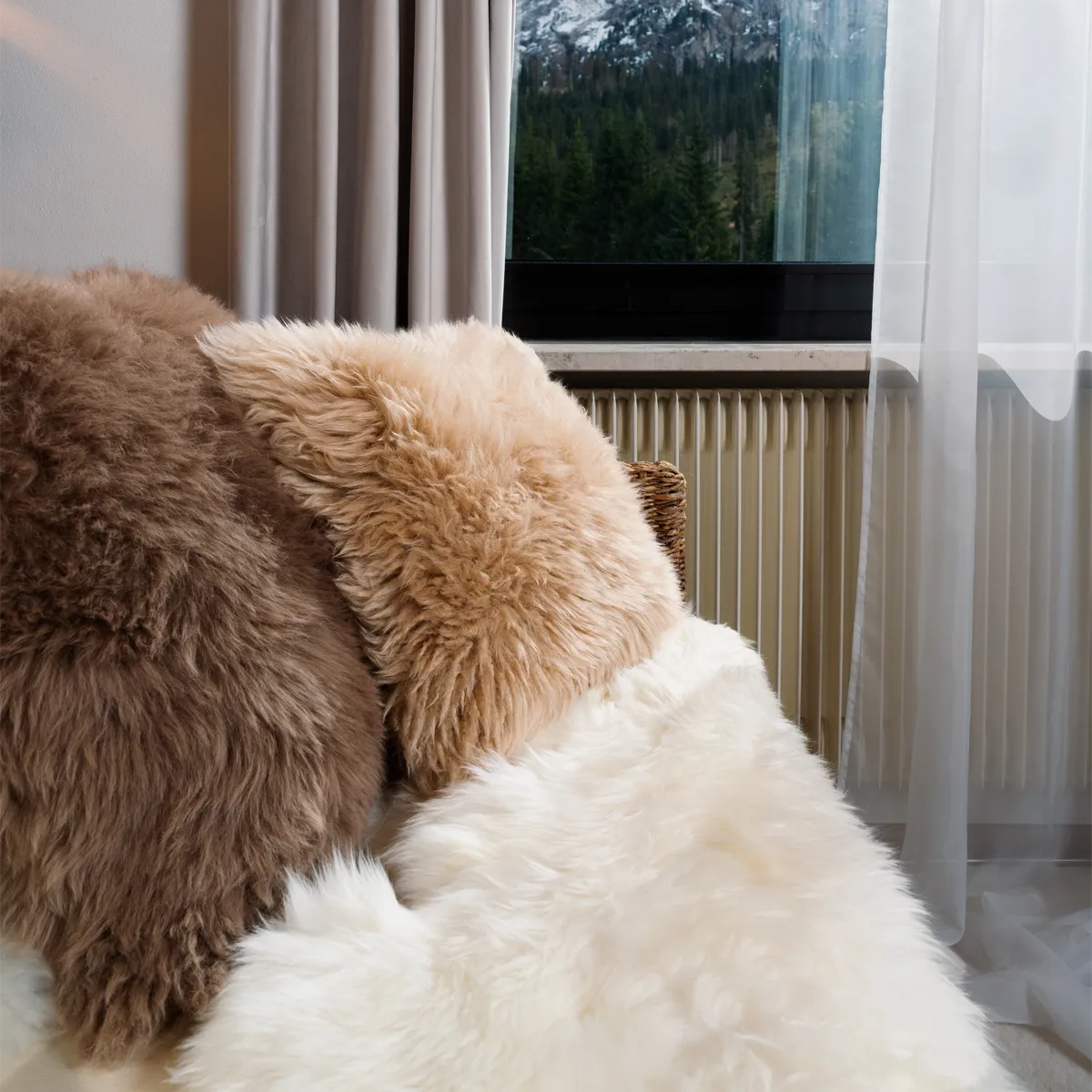OLLENGO - CAMEL SHEARLING SHEEPSKIN CUSHION