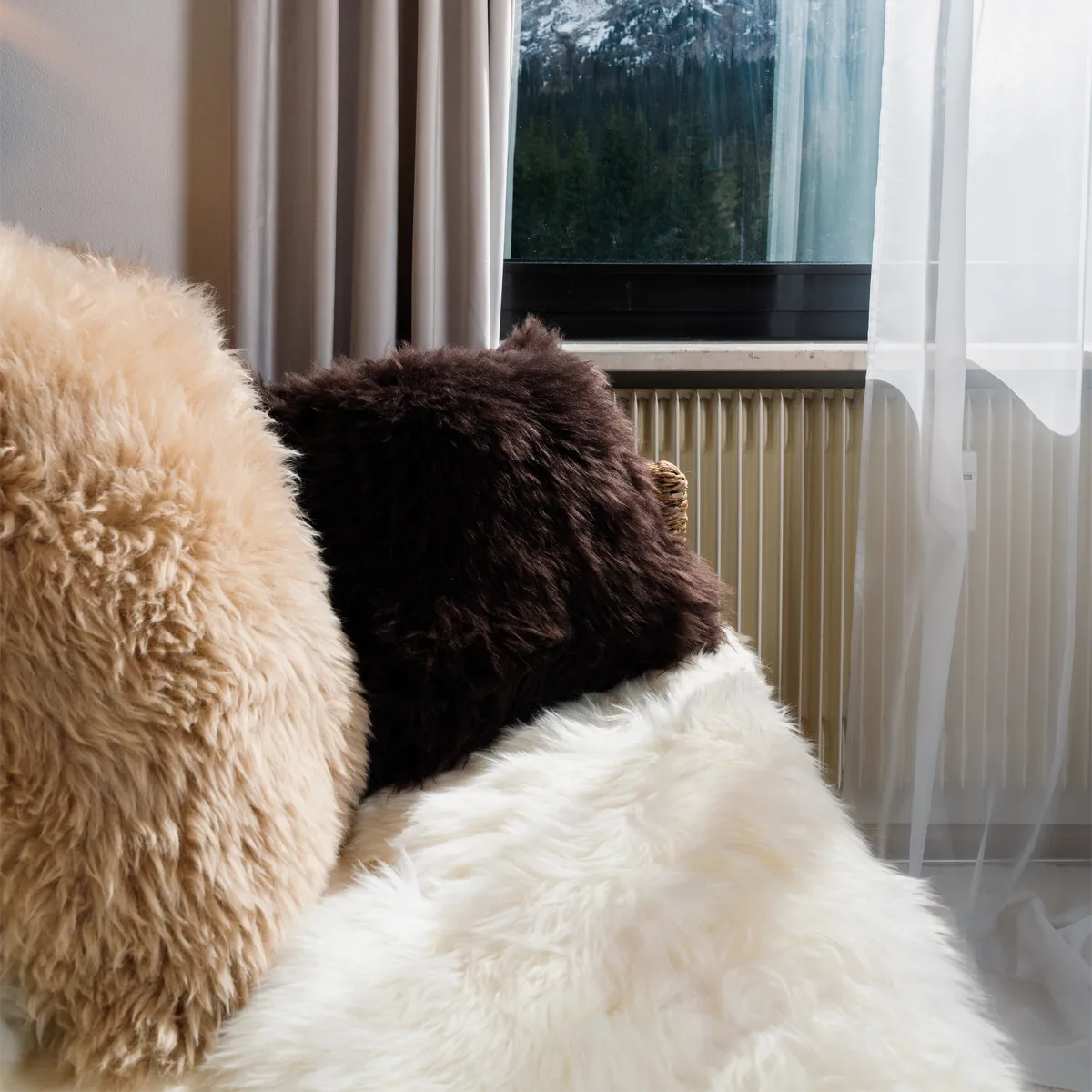 OLLENGO - DARK BROWN SHEARLING SHEEPSKIN CUSHION