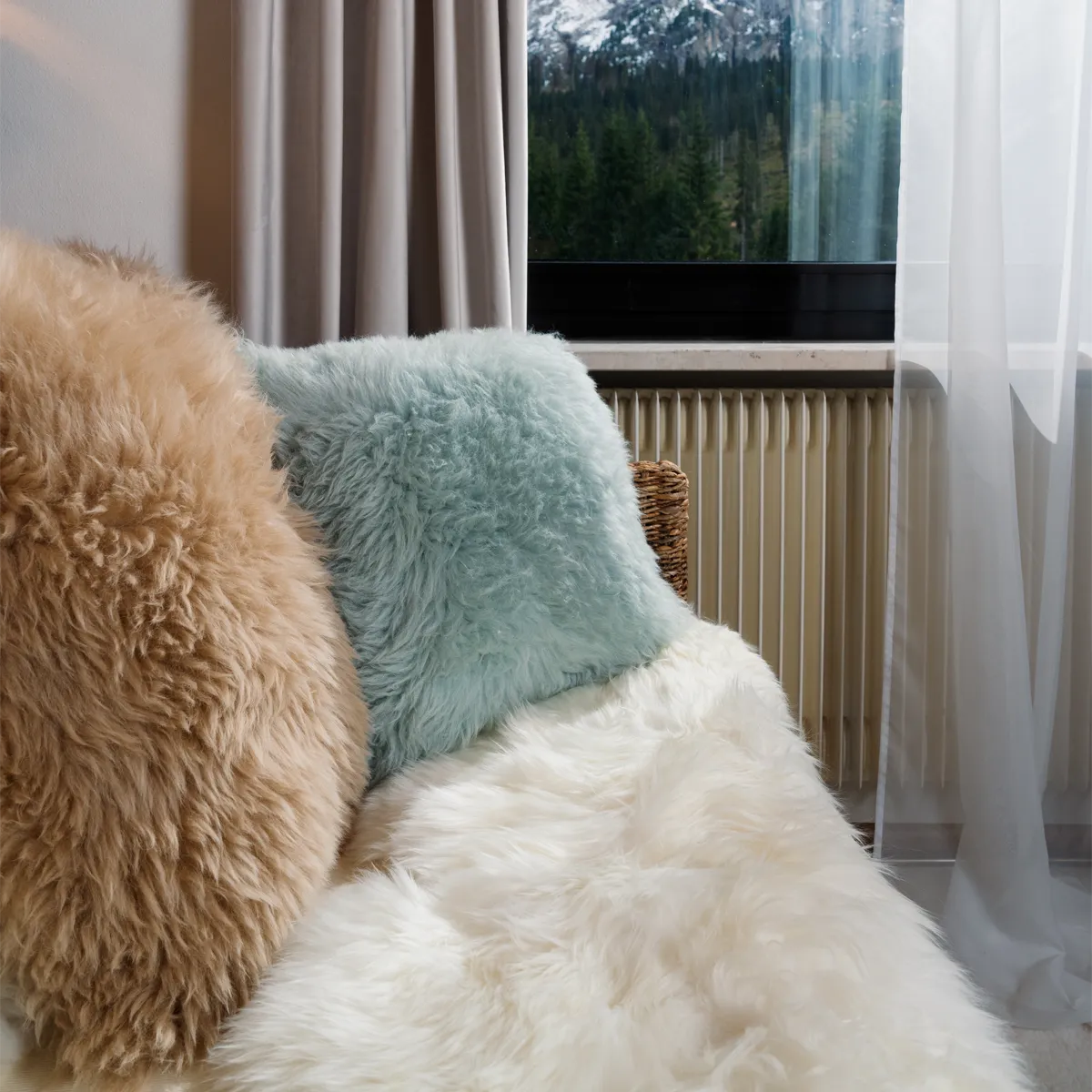 OLLENGO - JADE GREEN SHEARLING SHEEPSKIN CUSHION