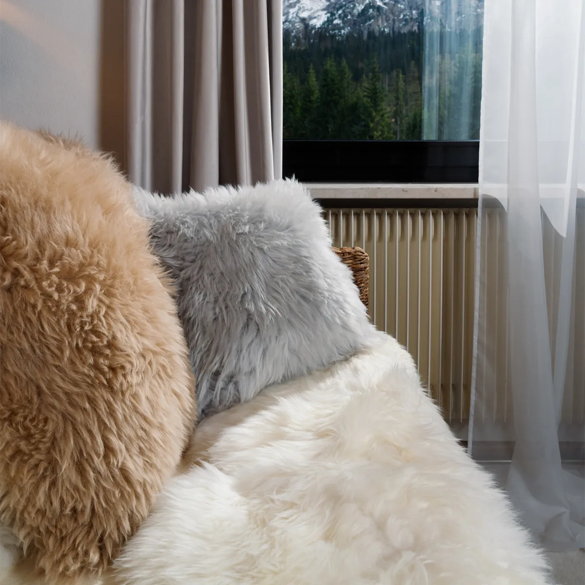 OLLENGO - LIGHT GREY SHEARLING SHEEPSKIN CUSHION