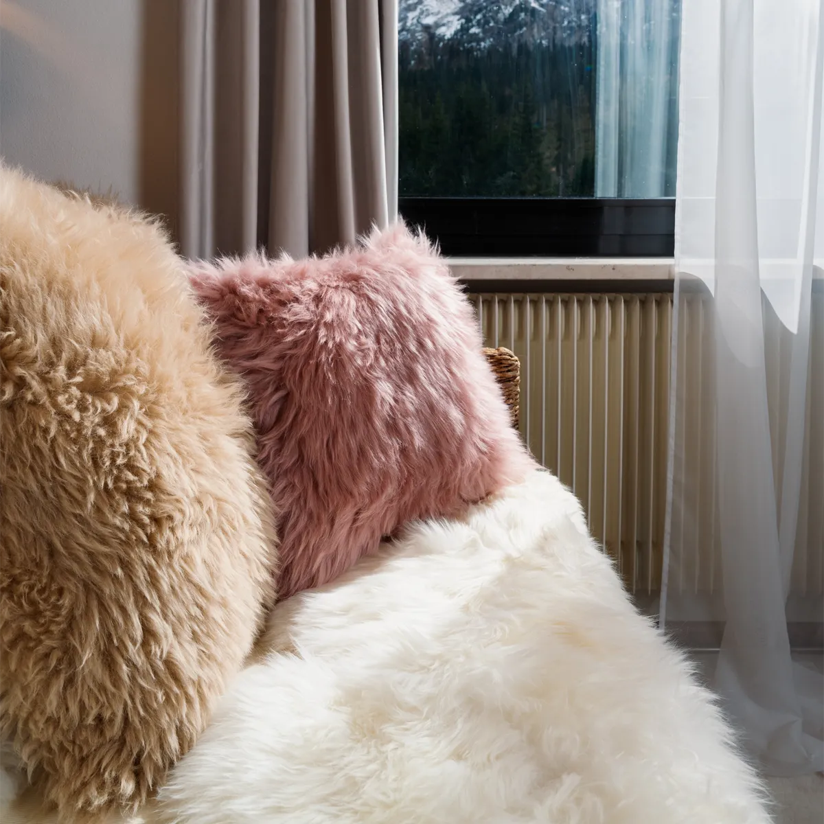 OLLENGO - PEACH ROSE SHEARLING SHEEPSKIN CUSHION